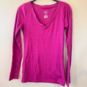 Massimo size, small magenta, pink, long sleeve layering tea V-neck EUC